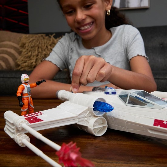 STAR WARS Epic World of Action Luke Skywalker's Force Strike X-Wing, 4-Inch Scale Action Figure & Vehicle, Toys for Boys & Girls Ages 4+